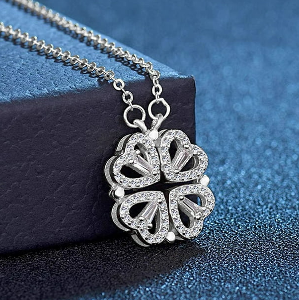 COLLAR TRÉBOL DE CORAZONES
